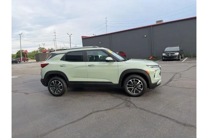 $25980 : Chevrolet Trailblazer 2026 4 image 4