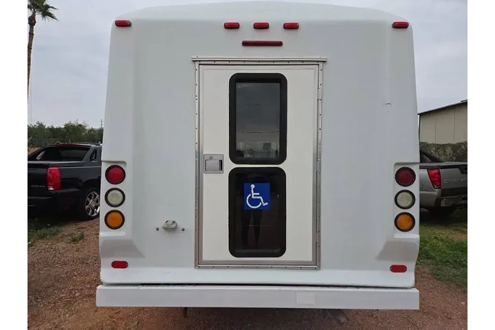 $9950 : 2005 Econoline Commercial Cut image 9