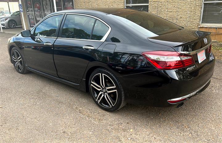 2016 Accord Sport image 4