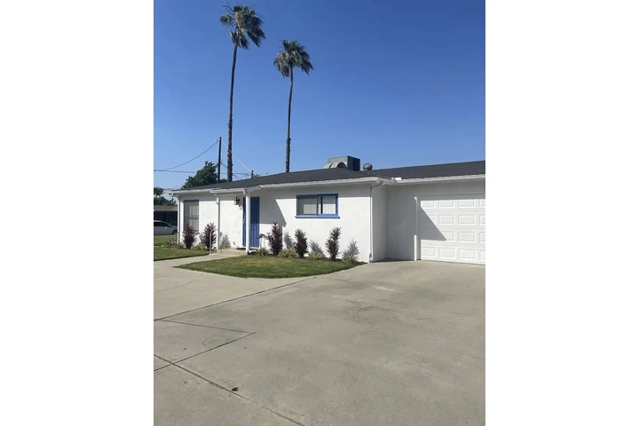 $1600 : BEAUTIFUL 2 BEDROOM/1 BATHROOM image 2