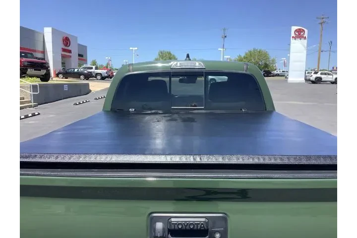 $30950 : Toyota Tacoma 2021 4x4 TRD O image 9
