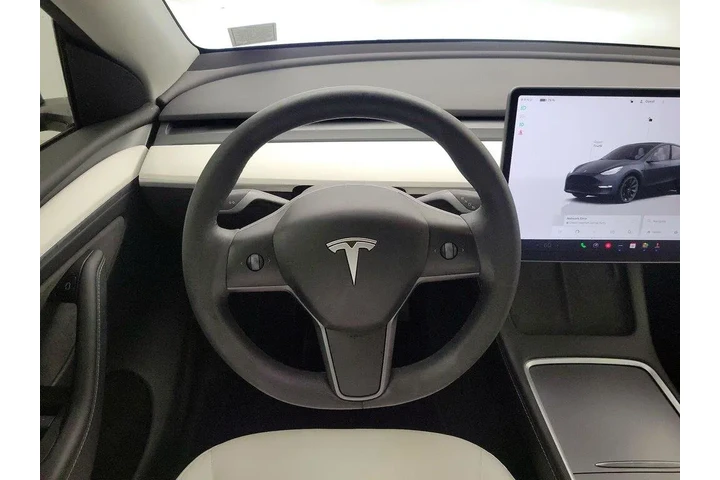 $33998 : Tesla Model Y 2023 AWD Long image 10