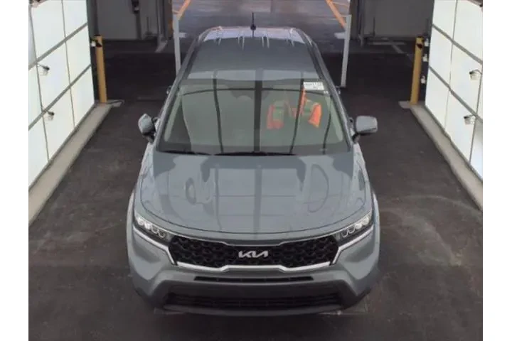 $21290 : Kia Sorento 2023 LX 4dr SUV image 2