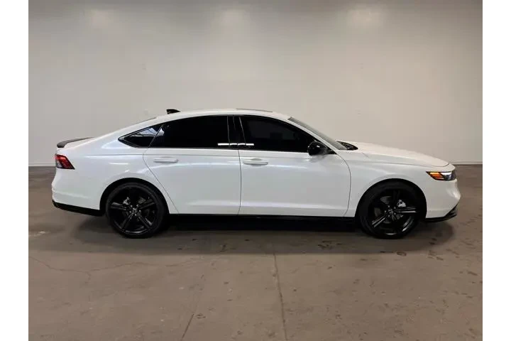 $27957 : Honda Accord Hybrid 2023 image 2