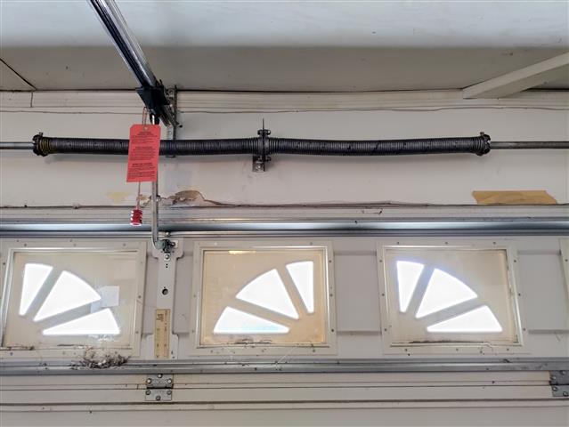 Garage door springs / resortes image 4