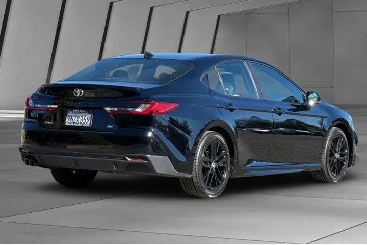 $26900 : Toyota Camry 2025 SE 4dr Sed image 4