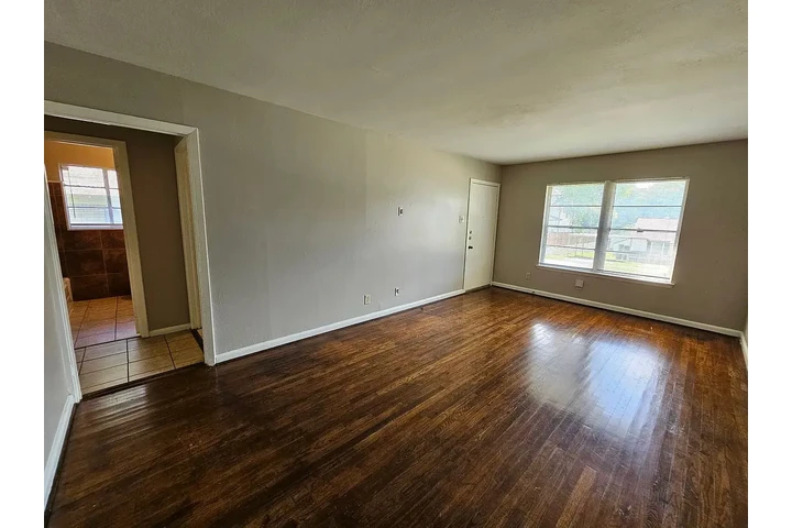 $700 : Beautiful Home...Dallas, TX image 2