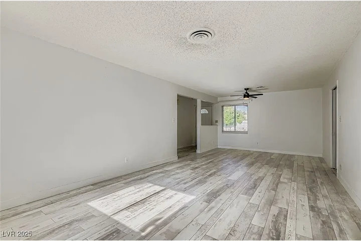 $1500 : Esta casa de una sola planta image 6