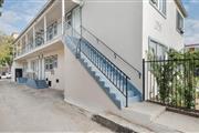 $1300 : 1-Bed 1-Bath available in LA thumbnail