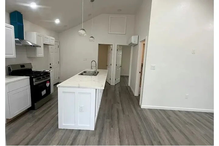 $1700 : 4619 South Raymond Avenue image 1