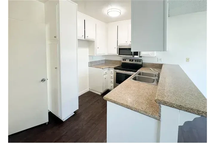 $1100 : Unidad deseable en Buena Park image 1