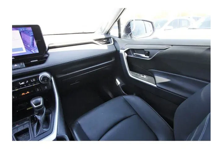 $32146 : Toyota RAV4 2024 XLE Premium image 9