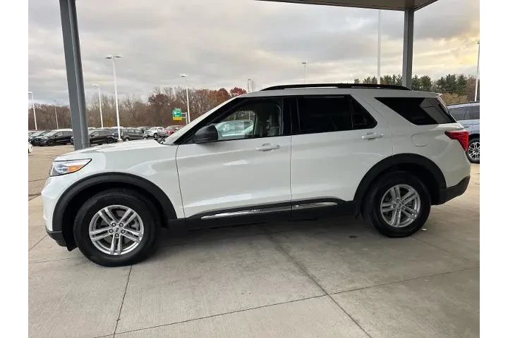$33900 : Ford Explorer 2023 AWD XLT 4 image 4