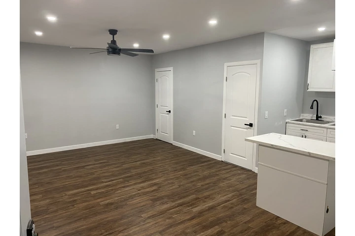 $1450 : Estudio amplio en Downey image 1