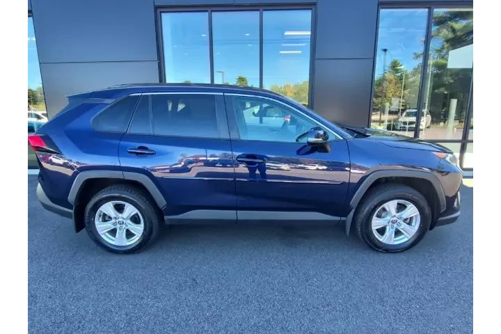 $25495 : Toyota RAV4 2021 AWD XLE 4dr image 5