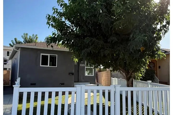 $1250 : Charming Burbank Home image 1