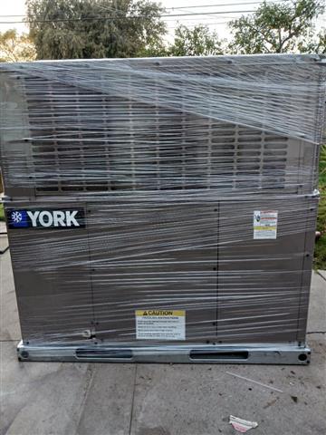 $2900 : A/C  York 2-3-4-5-7 tons image 1
