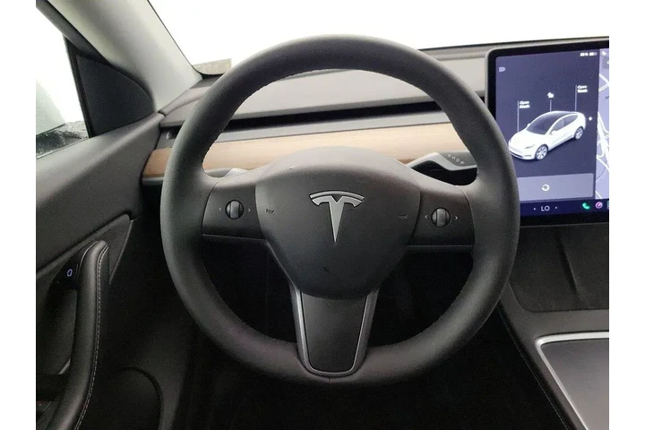 $29998 : Tesla Model Y 2022 AWD Long image 10