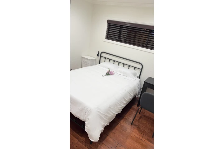 $1400 : Cuarto AMUEBLADO image 1