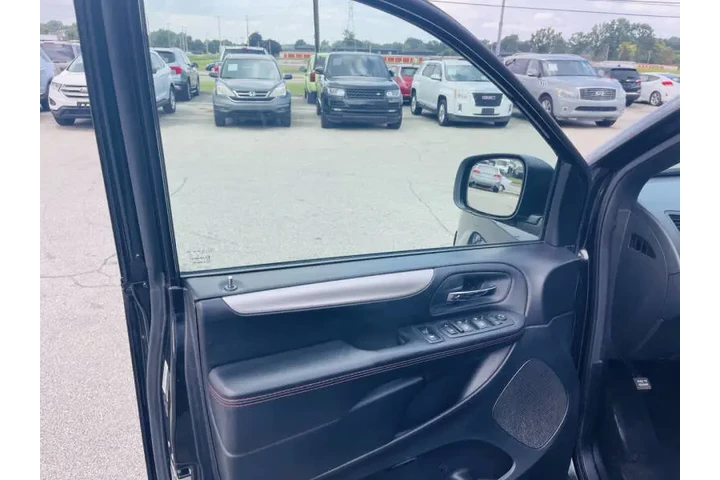 $6450 : 2017 Grand Caravan GT image 10