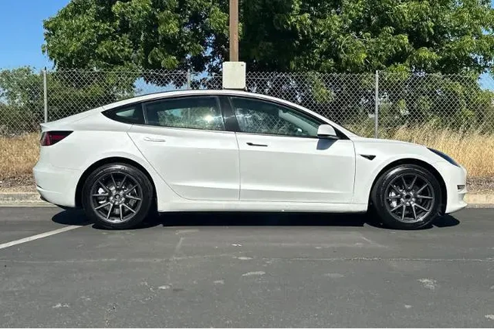 $26500 : Tesla Model 3 2023 4dr Sedan image 8