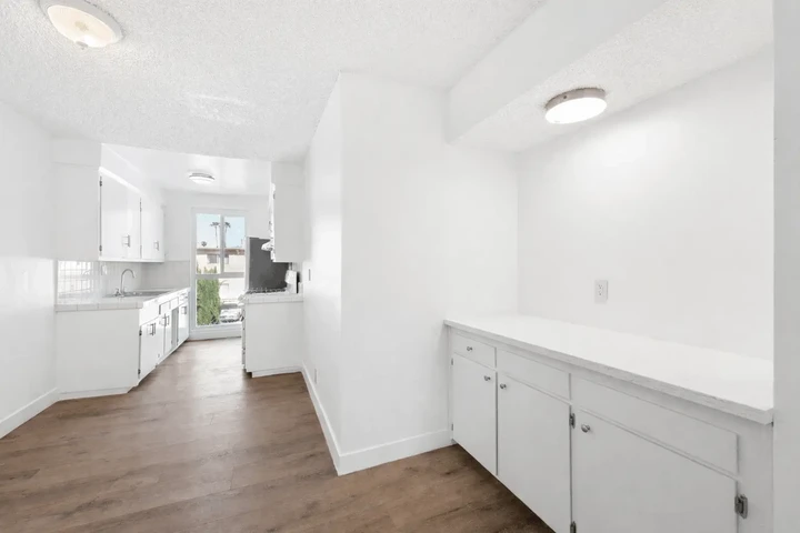 $2470 : 2.5x the rent minimum image 1