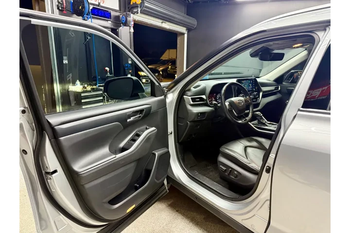 $18995 : 2020 Highlander image 9