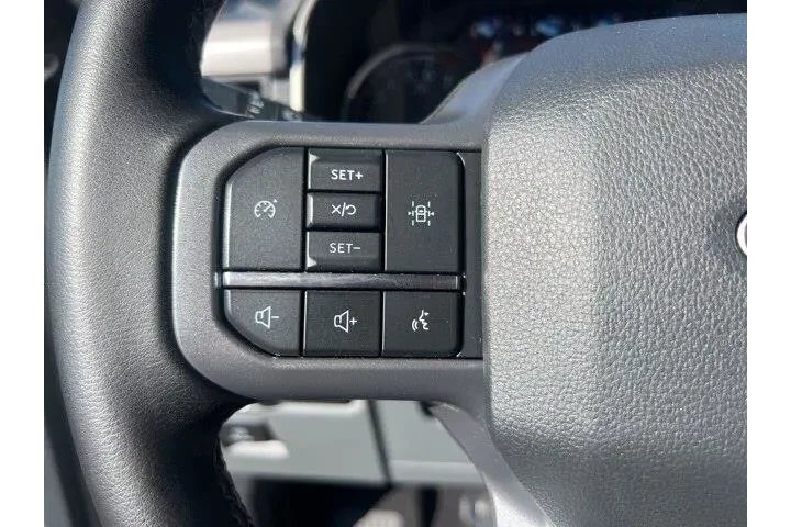 $35825 : Ford F-150 2023 4x4 XLT 4dr image 8