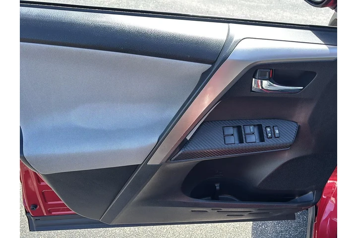 $20000 : 2015 RAV4 XLE image 6