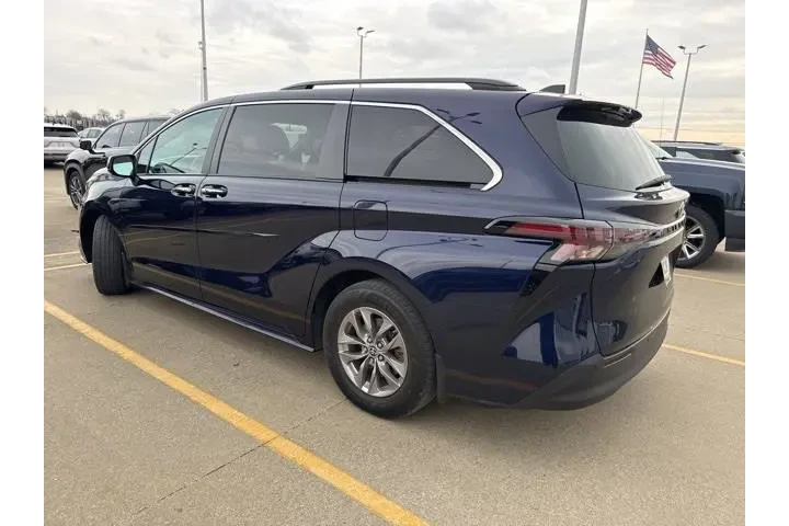 $37935 : Toyota Sienna 2023 XLE 8-Pas image 8