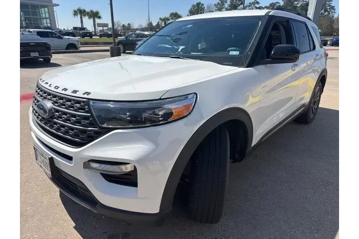 $29919 : Ford Explorer 2023 XLT 4dr S image 2