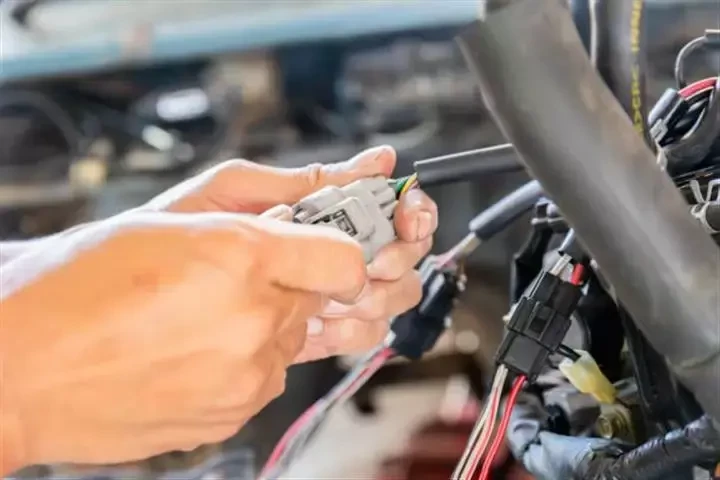 Diagnostic & Repair Salas image 2