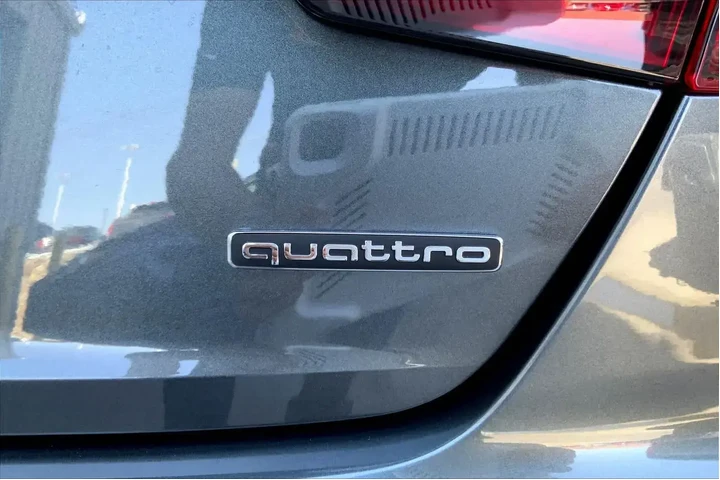 $31980 : Audi A4 2024 AWD quattro S l image 9