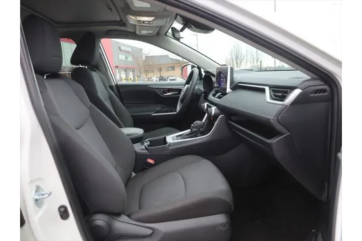 $31277 : Toyota RAV4 2025 AWD XLE 4dr image 10