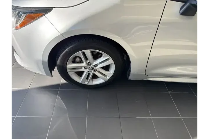 $18300 : Toyota Corolla Hatchback 201 image 2