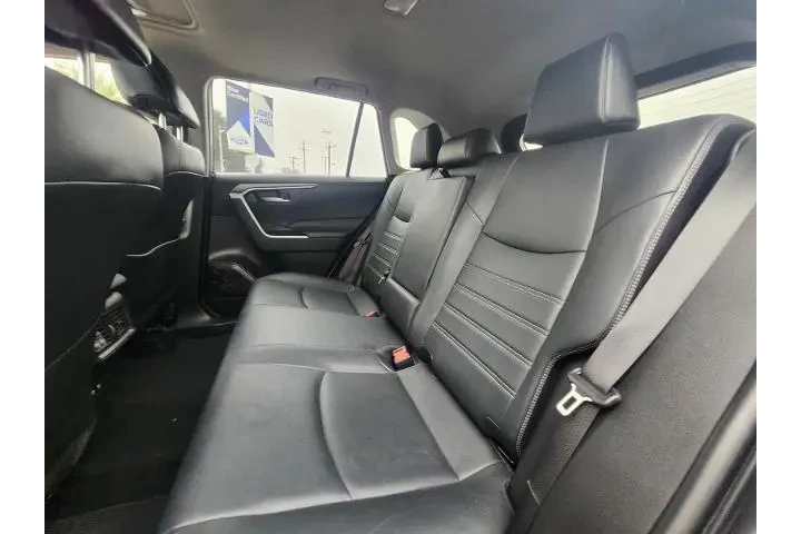 $24998 : Toyota RAV4 2021 XLE Premium image 8