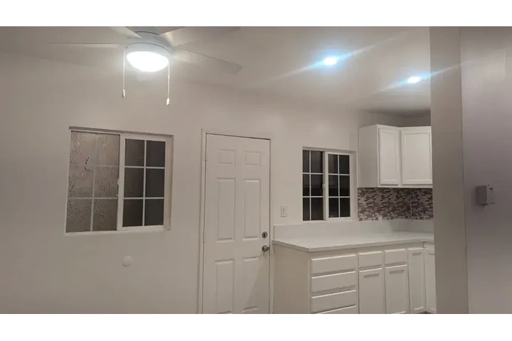 $1500 : Norwalk 3 - 1 Bath Available image 6