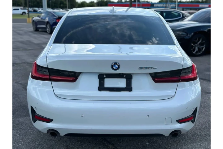 2022 BMW 3 SERIES 330E SEDAN image 10