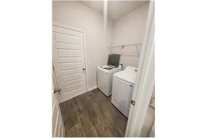 $2500 : Rental property with 5 bedro image 4