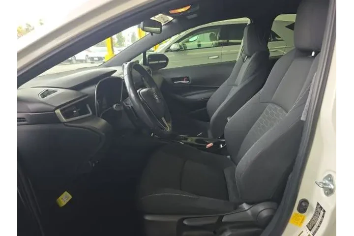 $16900 : Toyota Corolla Hatchback 201 image 5