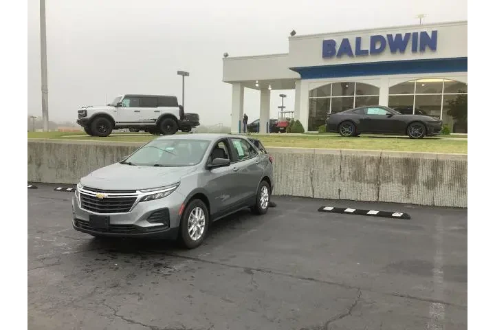 $19788 : Chevrolet Equinox 2023 LS 4d image 3