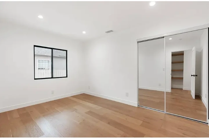$2500 : 3 bedroom house in koreatown image 5