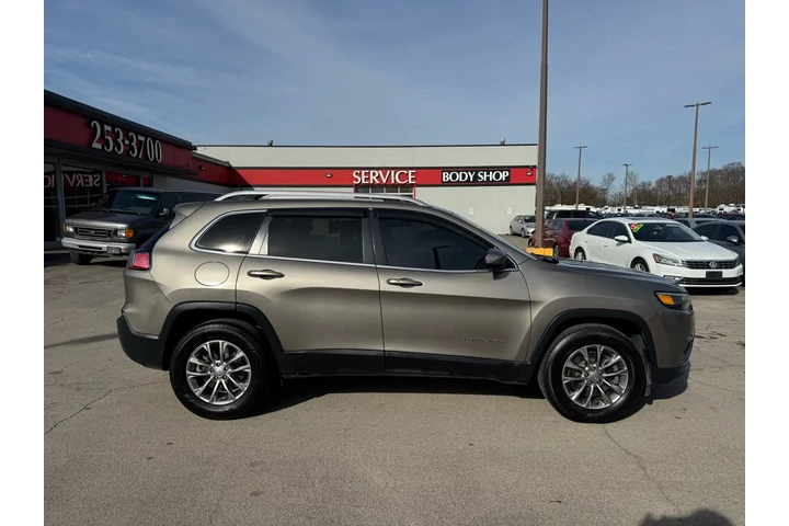 $8980 : 2019 Cherokee Latitude Plus image 1