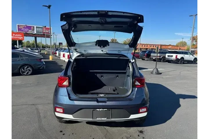 $24825 : Hyundai VENUE 2026 SEL 4dr C image 8