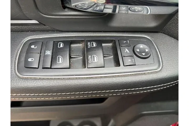 $22475 : Ram 1500 2017 4x4 Rebel 4dr image 9