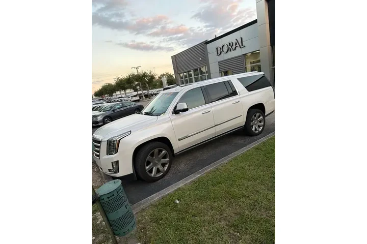 $22990 : Cadillac Escalade ESV 2016 P image 2
