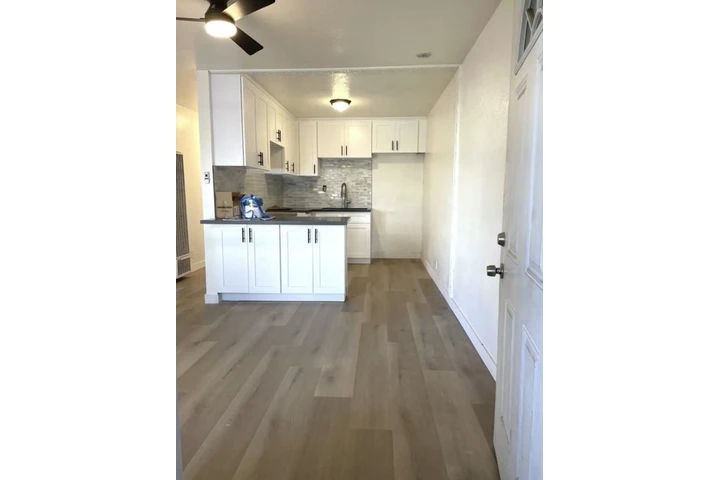 $1550 : 1 Bed 1 Bath Apartment Lynwood image 3