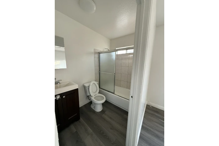 $4250 : Sur centro zona 90001 image 5