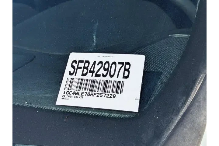 Chevrolet Silverado 2500HD 2 image 5