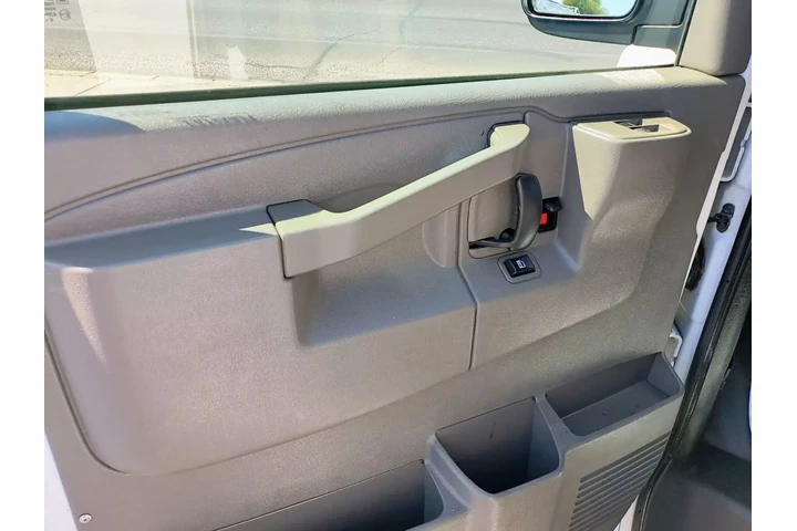$29995 : 2017 GMC SAVANA 3500 CARGO image 5
